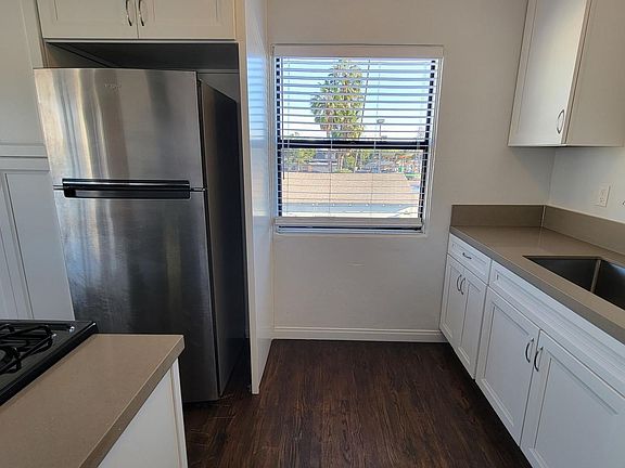 4th image of 3025 Jarvis St