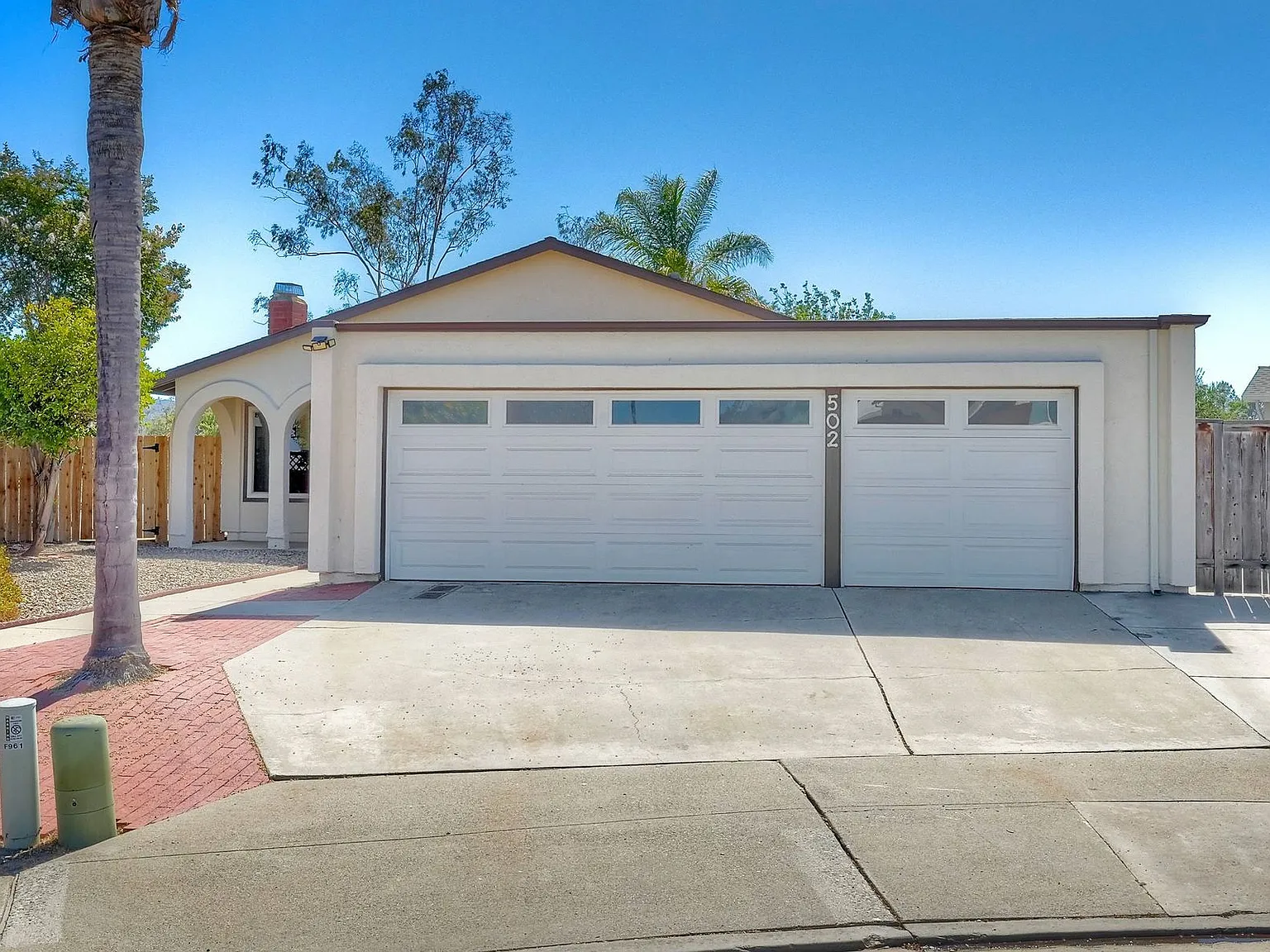 4 bed, 1464 sqft, $4,350 — Photo 2