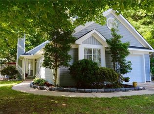 3 Pipers Glen Ct, Greensboro, NC 27406