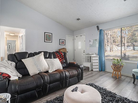 5th image of 190 Kipling Way