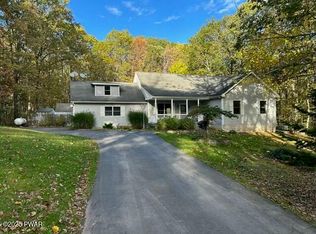 17 Salem View Dr, Waymart, PA 18472