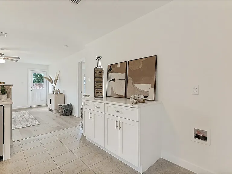 8828 Valley River Dr — Photo 6