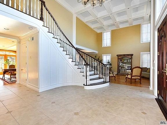 2nd image of 7 Old Bridge Ct
