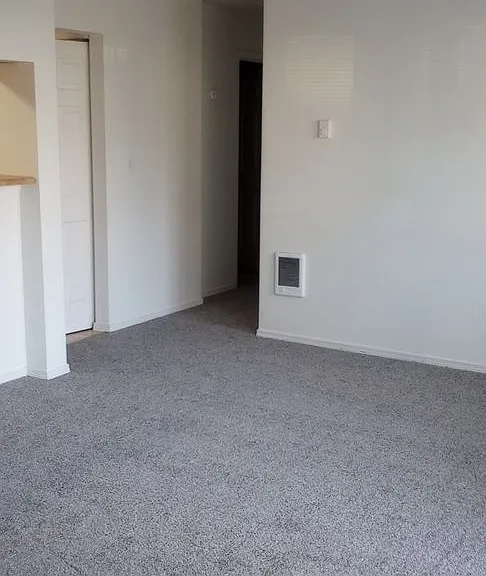 Vessey Park Apartments — Photo 31