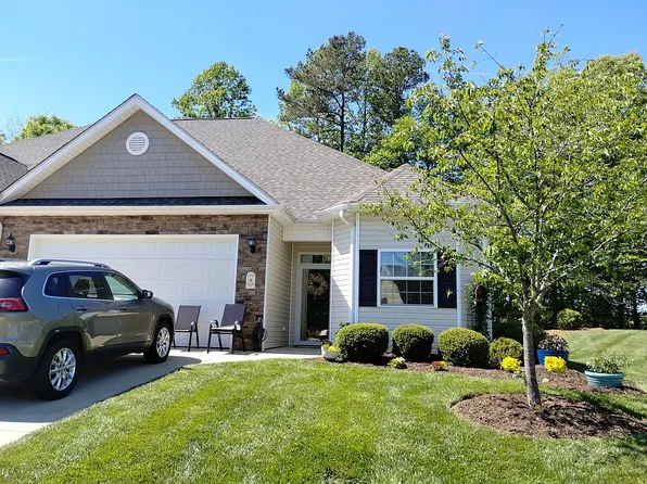 703 Village Lake Dr, Mebane, NC 27302