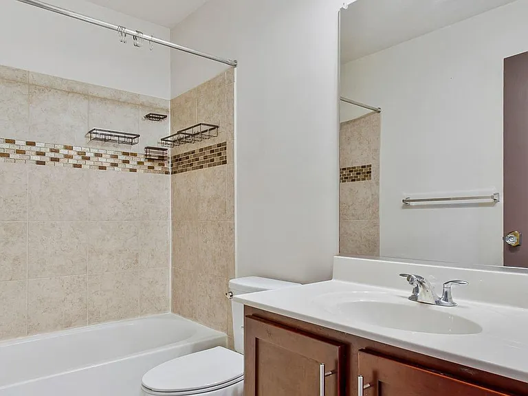703 Skippers Ln — Photo 34