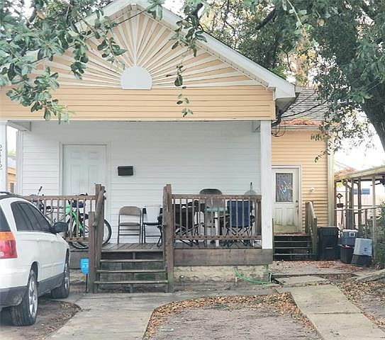 1st image of 2442 Gladiolus St