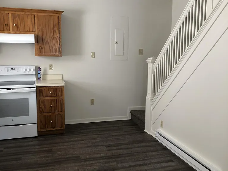 431 Main St — Photo 8