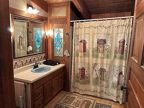 2nd Floor Bath