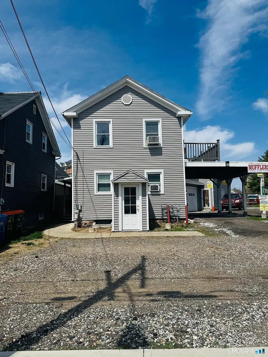 Building Photo - 260 Bunker Ave #2