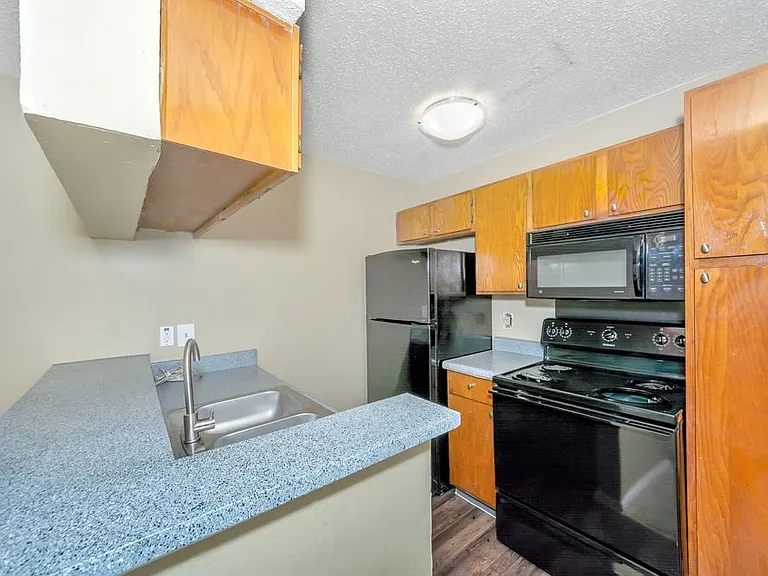 Oak Meadow Apartments — Photo 26