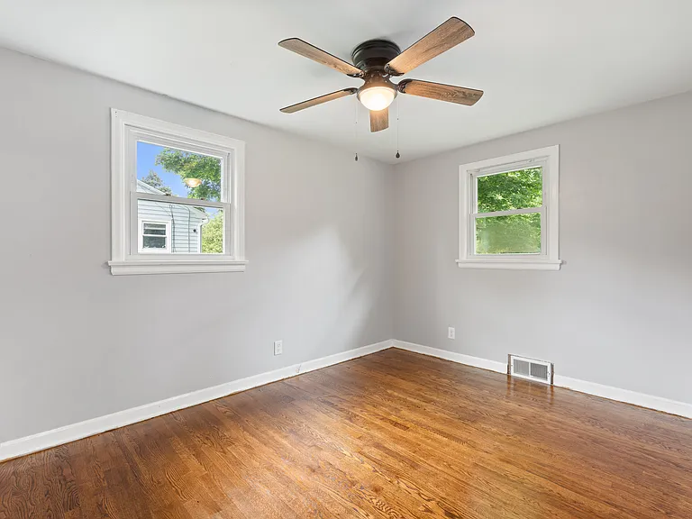 102 Oakridge Dr — Photo 13
