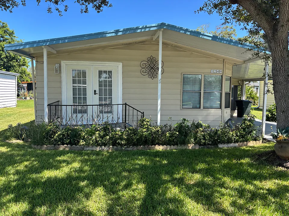 1249 La Paloma Dr