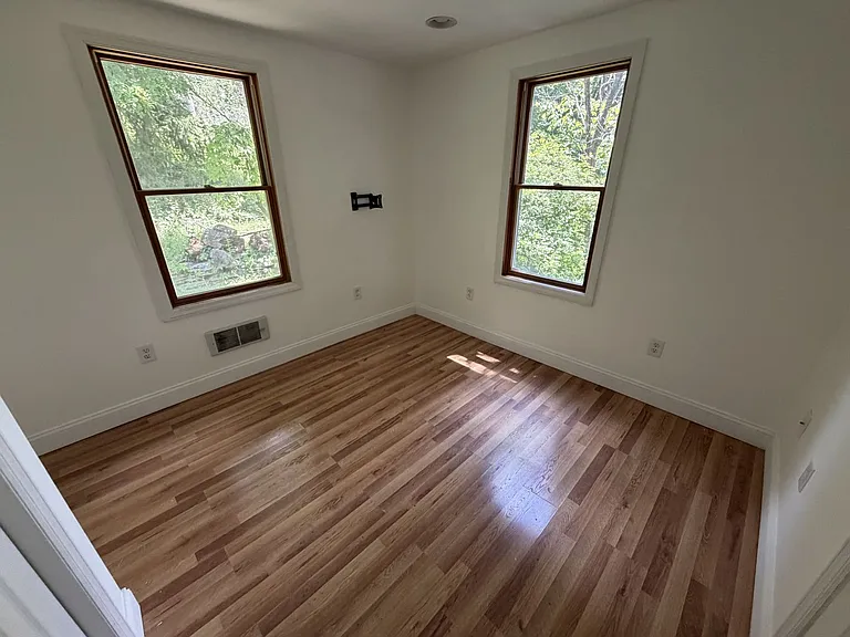 1016 Old Washington Rd — Photo 7