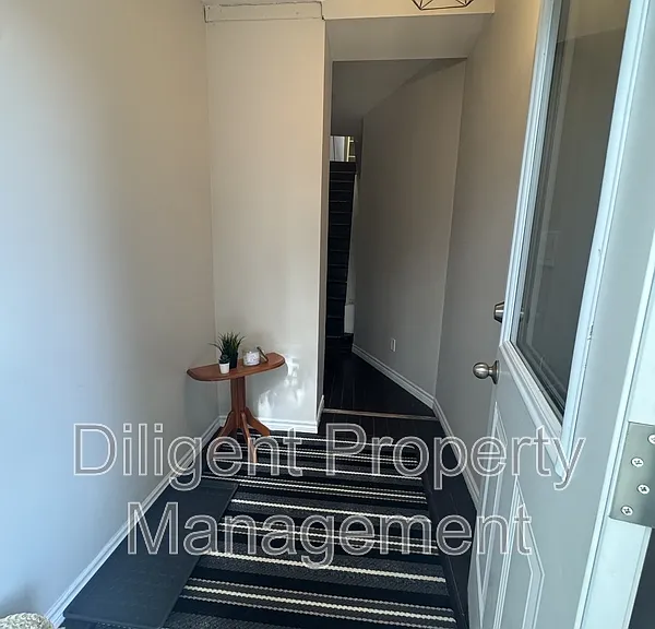 164 Stewart St #UPPER — Photo 31