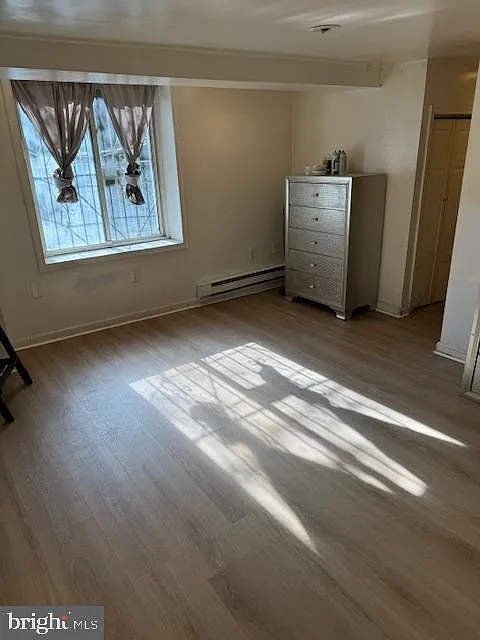 1 bed, 1.0 bath, 1400 sqft, $895 — Photo 3