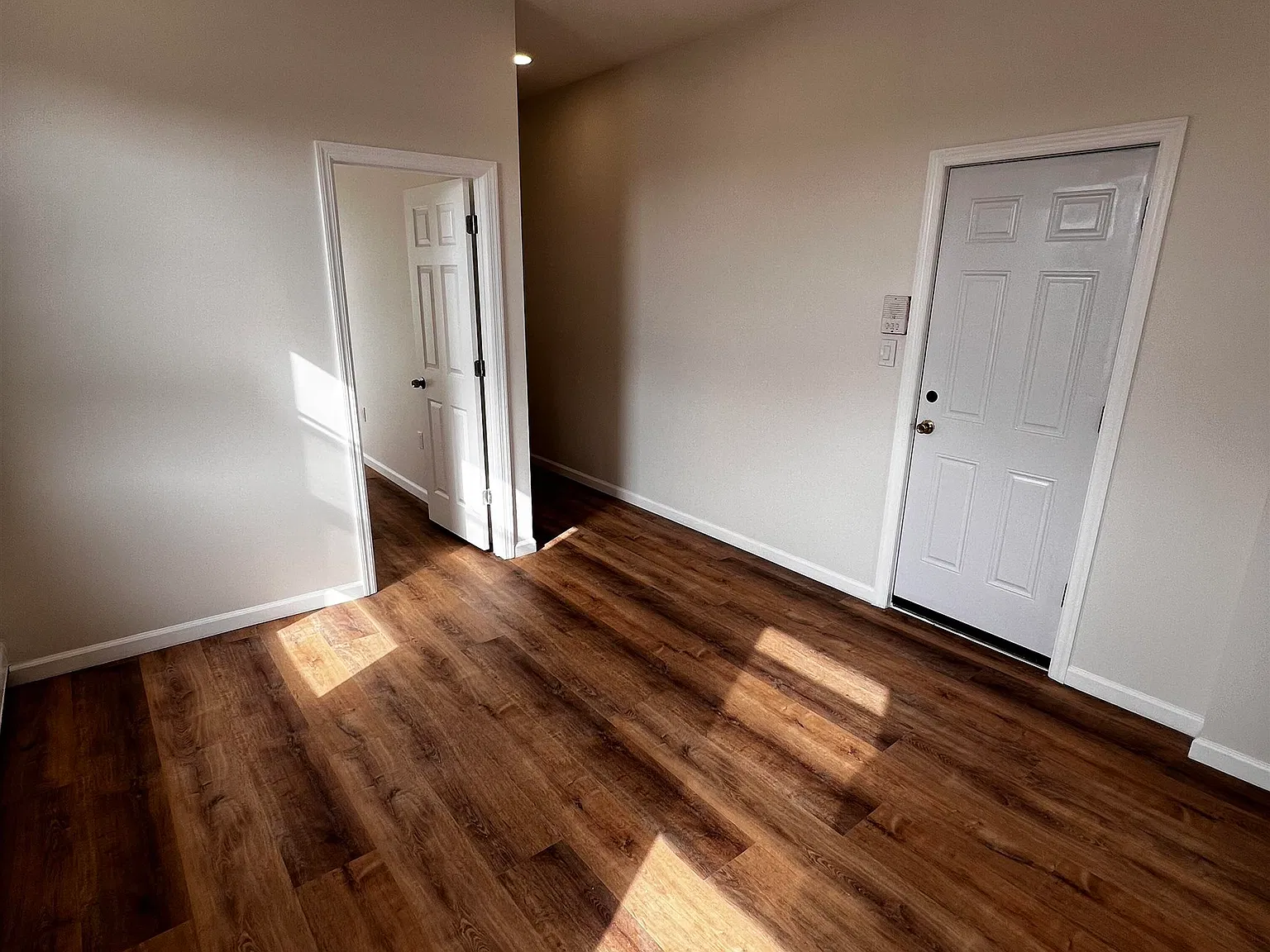 2 bed, 1.0 bath, $2,100 — Photo 3