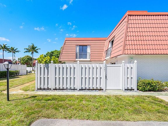 2nd image of 1421 SW 28th Avenue
