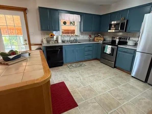 33 Cleveland Rd, Saint Agatha, ME 04772