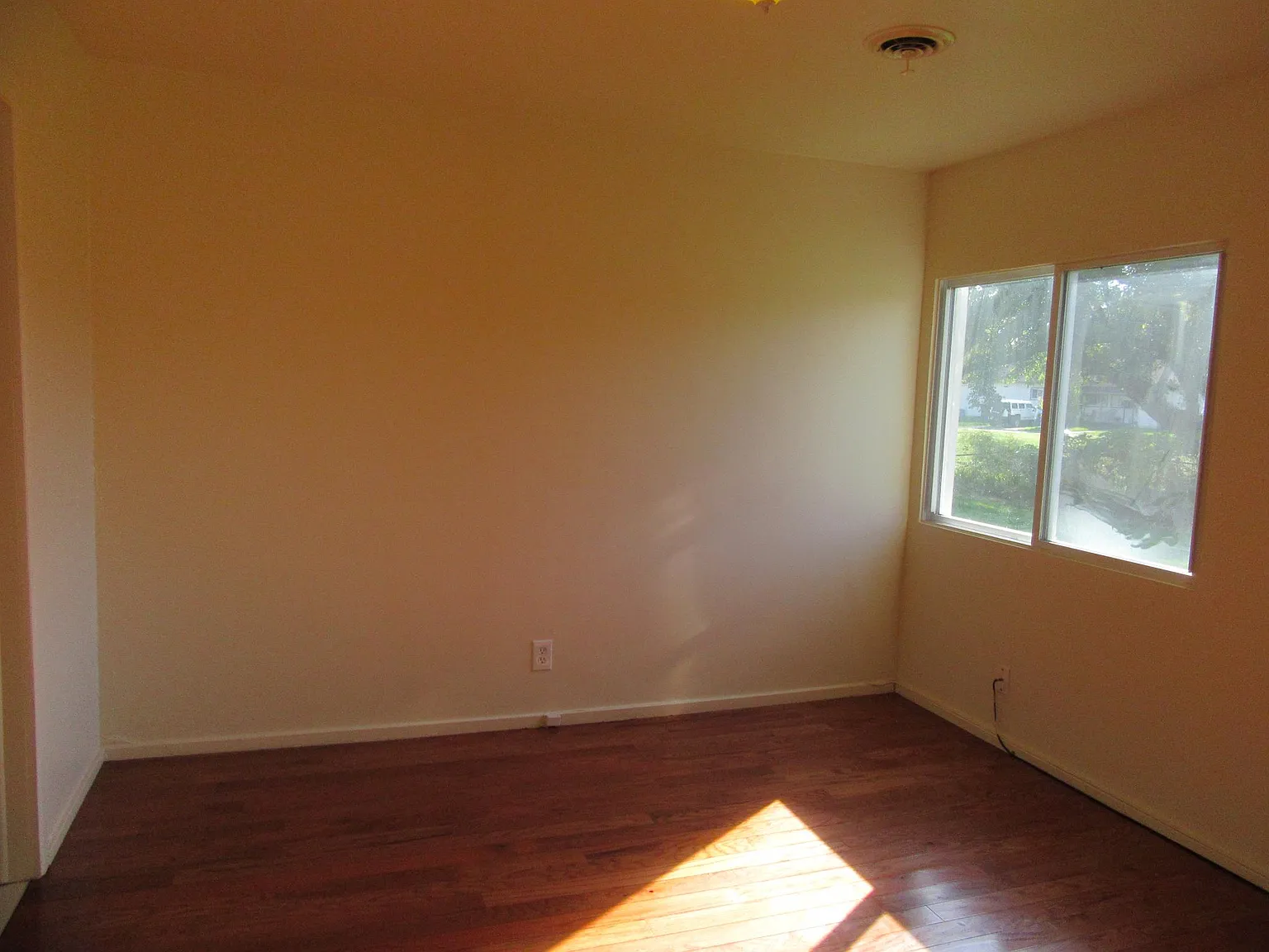 1 bed, 550 sqft, $895 — Photo 2