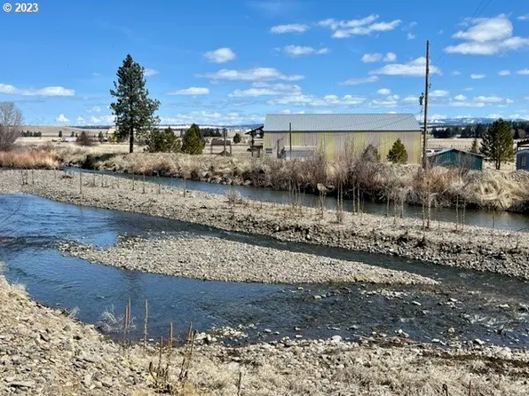 105 Mossie Rd, Ukiah, OR 97880