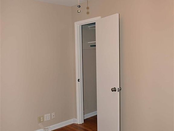 4th image of 1100 Retlaw St NW