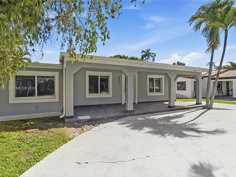 6511 SW 44th St — Photo 32