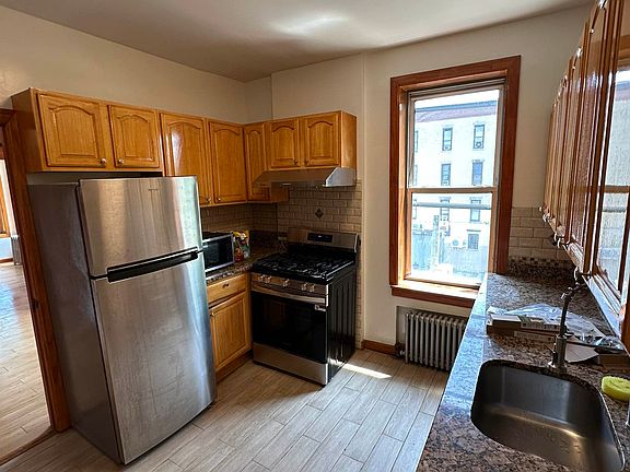 2nd image of 223 Lefferts Ave #3