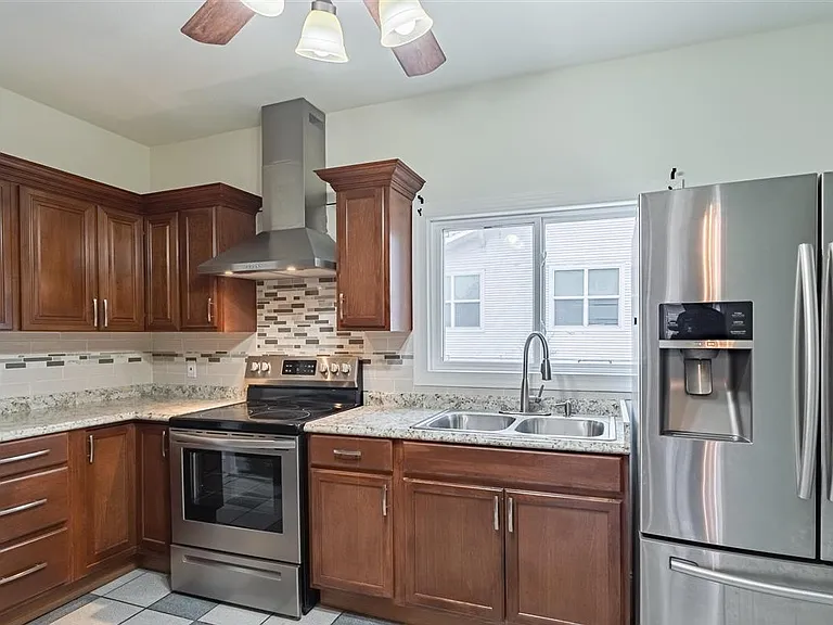 4131 Lake St — Photo 9