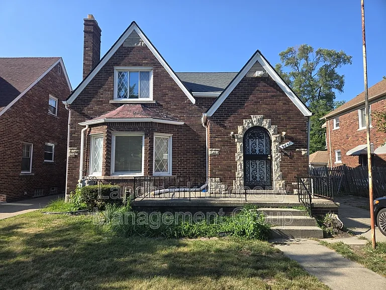9657 E Outer Dr — Photo 1