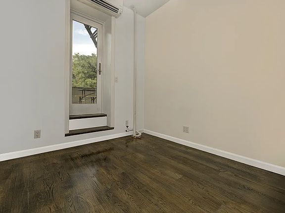 3rd image of 130 Allen St APT 1