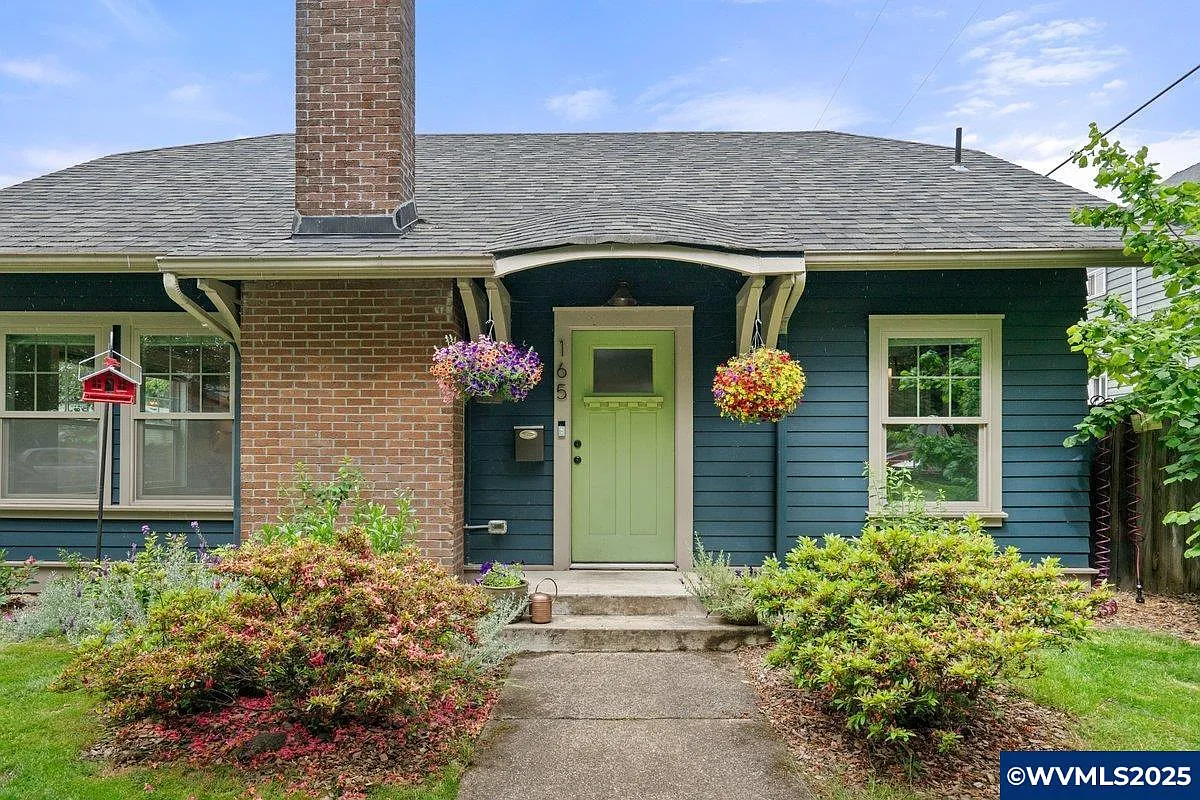 165 15th St SE photo 1