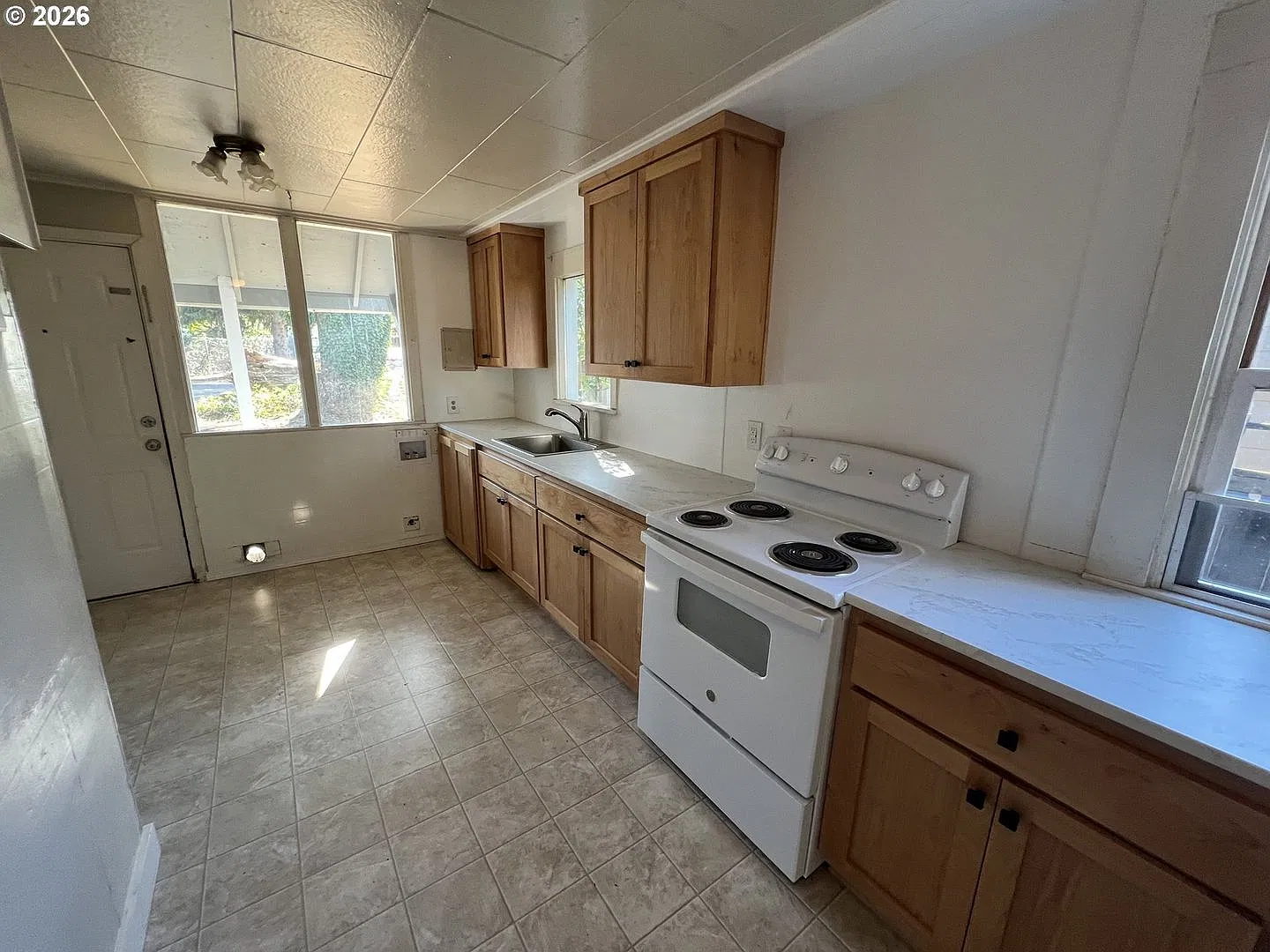 Charming 1 Bedroom Home In Downtown Vancouver for Rent - 3407 Grand Blvd — Photo 4