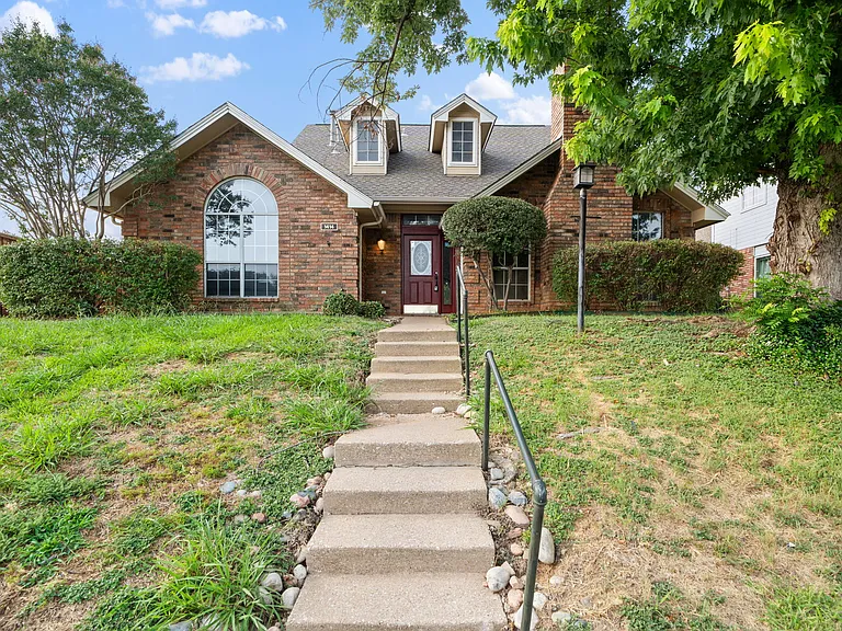 1414 Dudley Dr — Photo 1