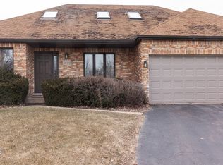 1601 Valley Ridge Ct, Naperville, IL 60565
