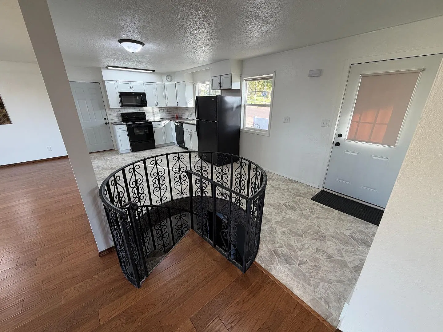 1304 W 5th St — Photo 3