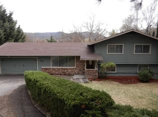 1538 Angelcrest Dr, Medford, OR