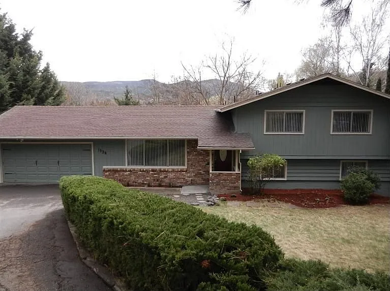 1538 Angelcrest Dr photo 1