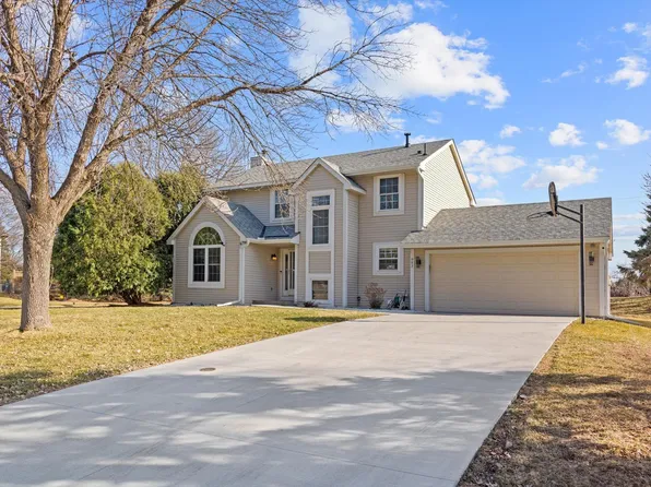 952 Moonlight Dr, Woodbury, MN 55125