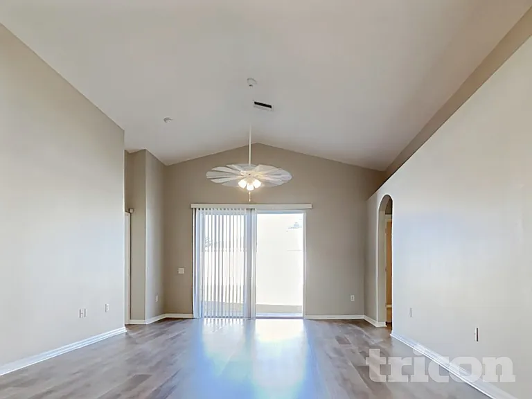 10041 Creek Bluff Dr — Photo 3