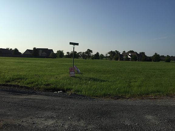 3rd image of 153 Twin Creeks Ln