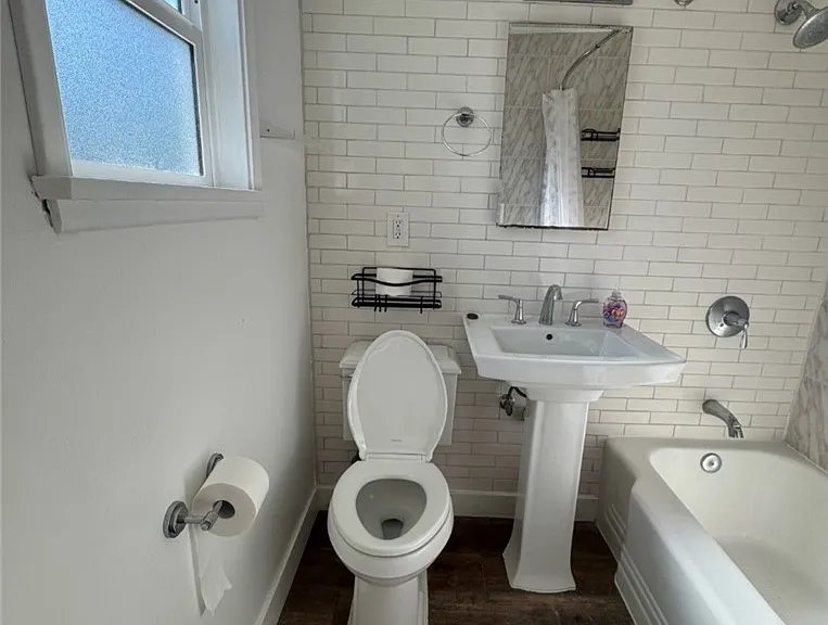 919 N Herrin St — Photo 12