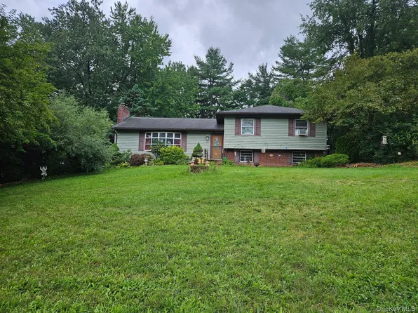 26 Monroe Drive, Poughkeepsie, NY 12601