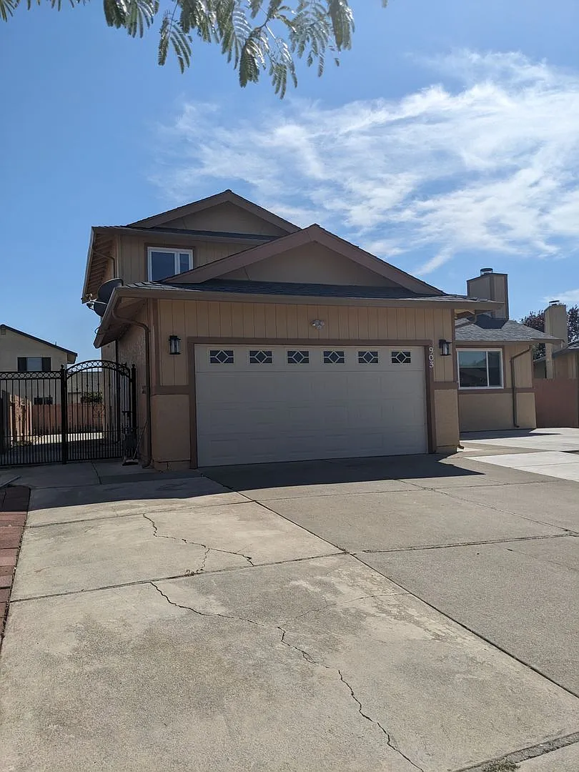 903 Emperor Ct photo 1