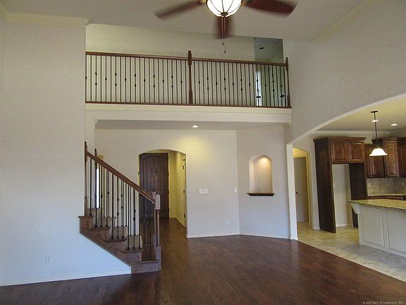 2nd image of 1107 S Magnolia Pl