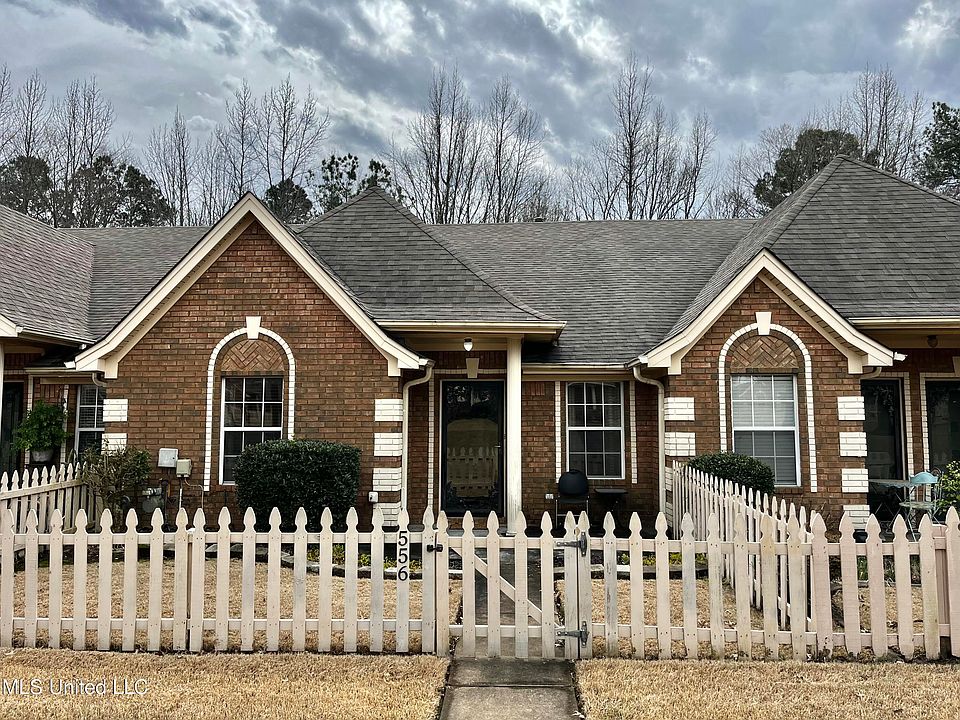 1st image of 556 Beaumont Cir