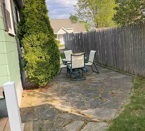 3rd image of 10 Forest Ave