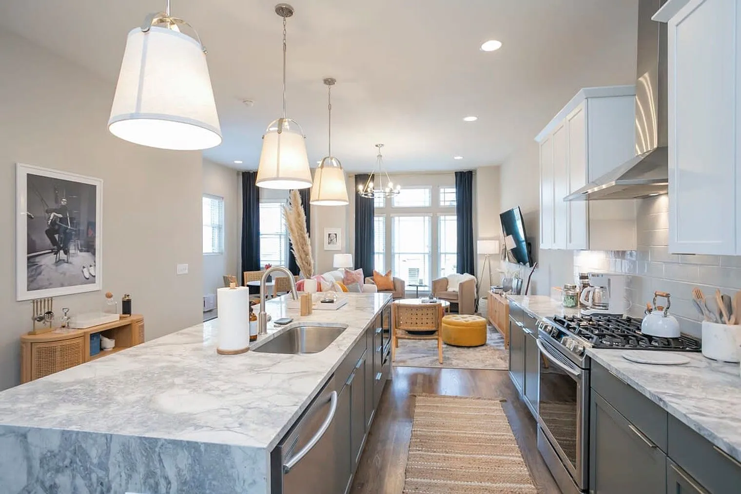 3 bed, 3.0 bath, 2798 sqft, $4,797 — Photo 2