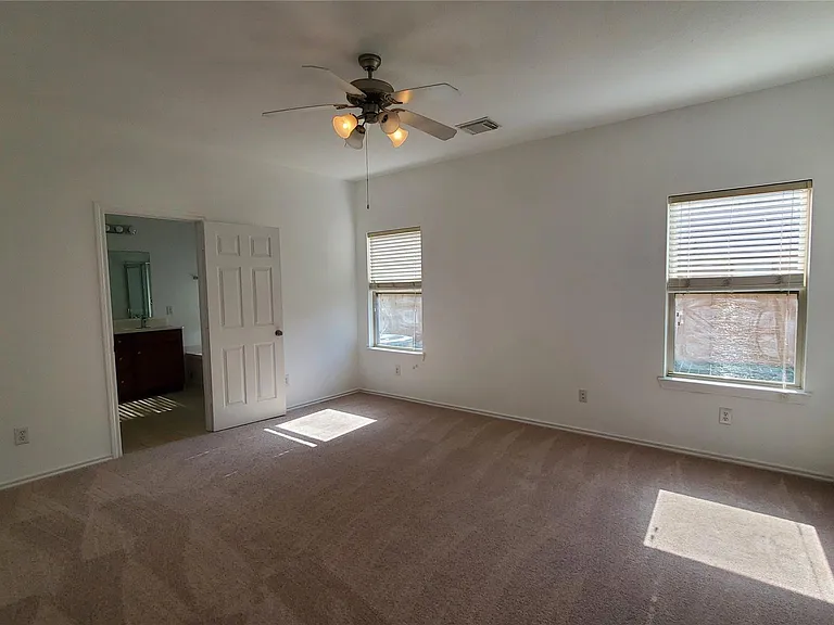 2814 Silver Point Ln — Photo 23