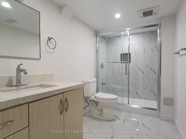 1052 Elgin St #LOWER — Photo 8